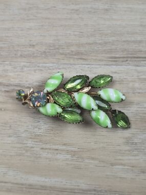 ​Vintage 1950s Green Striped Glass Navette Brooch Pin Aurora Borealis Juliana St